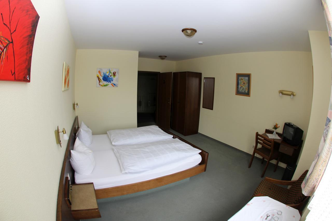 Zum Lowen Hotel ไวเทอร์ชตัดท์ ภายนอก รูปภาพ