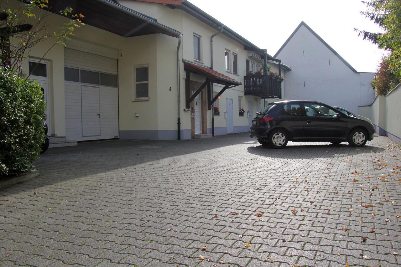 Zum Lowen Hotel ไวเทอร์ชตัดท์ ภายนอก รูปภาพ