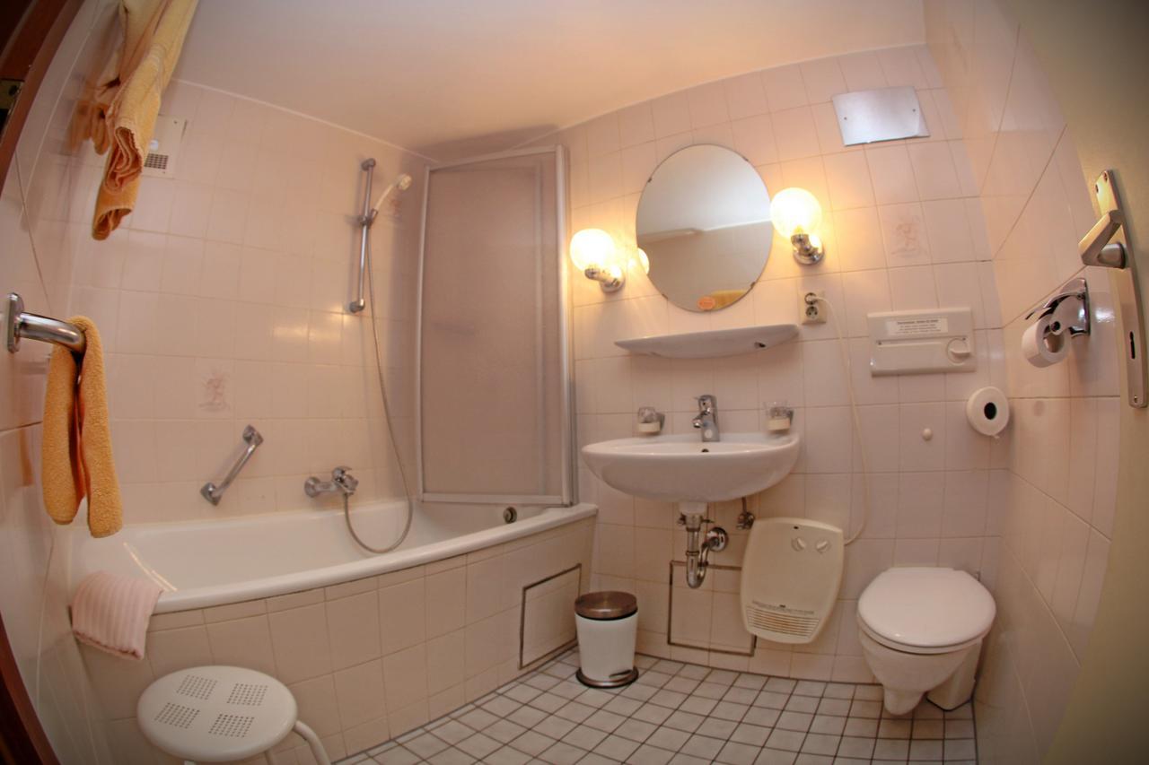 Zum Lowen Hotel ไวเทอร์ชตัดท์ ภายนอก รูปภาพ