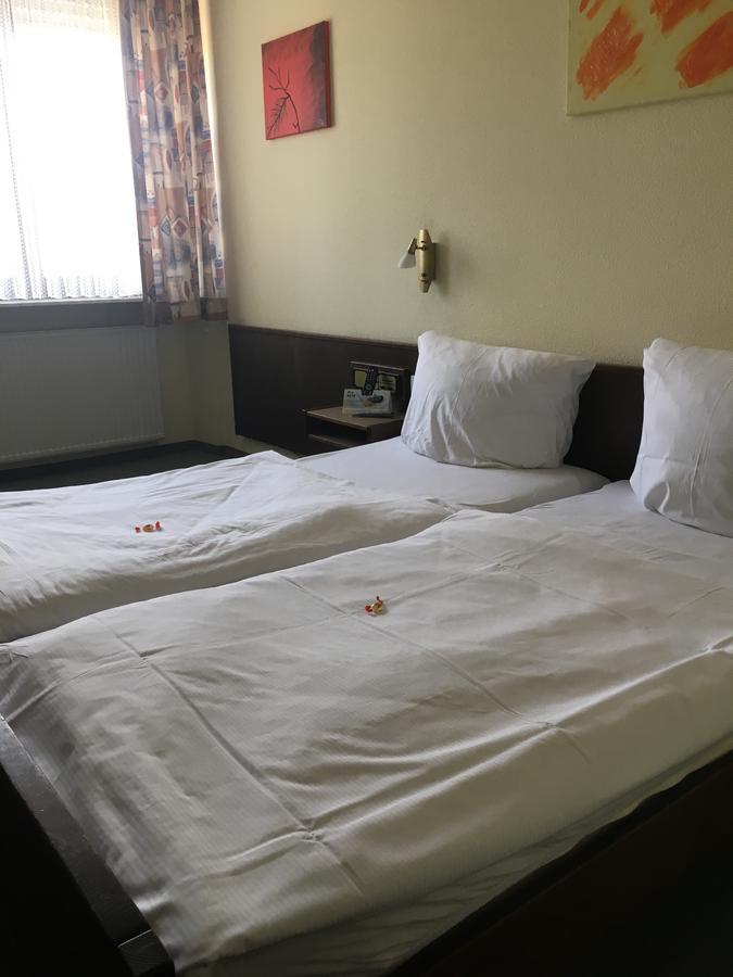 Zum Lowen Hotel ไวเทอร์ชตัดท์ ภายนอก รูปภาพ